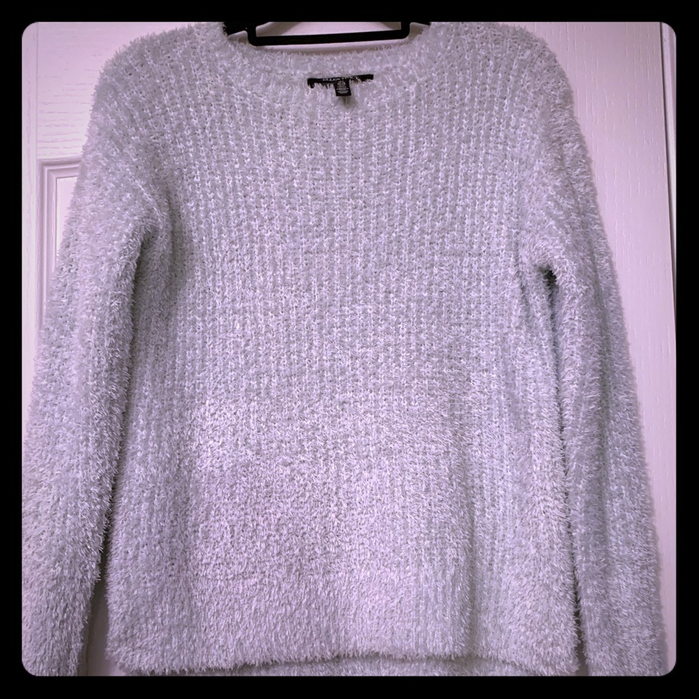 BRAND NEW ELLEN TRACY SWEATER